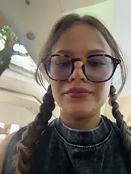 Tallulah Kinky online show from 4, 7, 2026