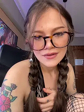 Snapshot of Tallulah_Kinky chatting on 10, 4, 2026 Tallulah Kinky online show from 10, 4, 2026