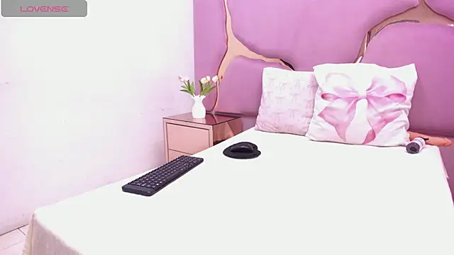 LaurendPink online show from 7, 4, 2026