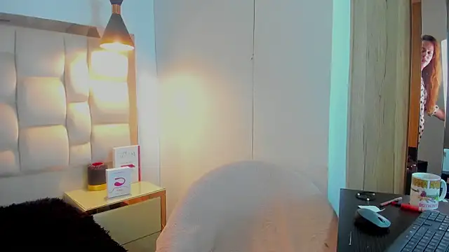 Snapshot of Helenn_Moore chatting on 28, 4, 2026 Helenn Moore online show from 28, 4, 2026