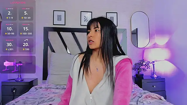 Violettaa Stone online show from 24, 4, 2026