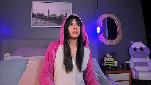 Violettaa Stone online show from 13, 4, 2026