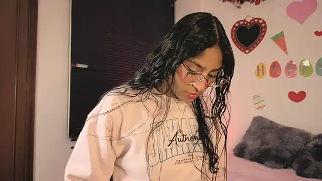 PaulaCutexs online show from 6, 4, 2026