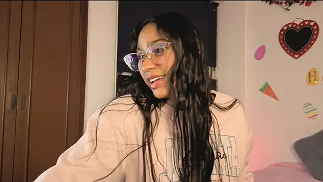 PaulaCutexs online show from 9, 4, 2026