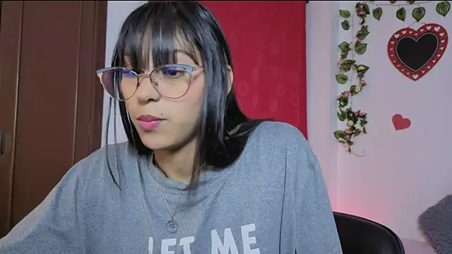PaulaCutexs online show from 5, 6, 2026