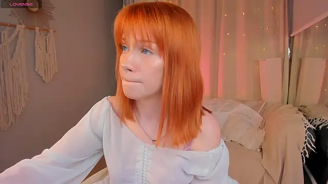 lisa sunny  online show from 15, 4, 2026