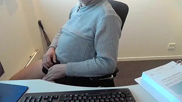 Snapshot of Buggemann chatting on 6, 5, 2026 Buggemann online show from 6, 5, 2026