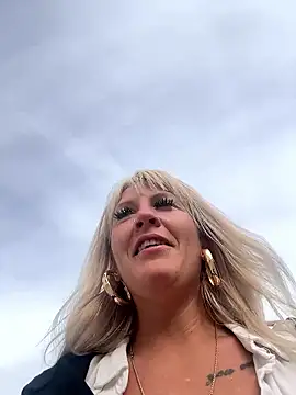 AtomBlondy online show from 9, 6, 2026