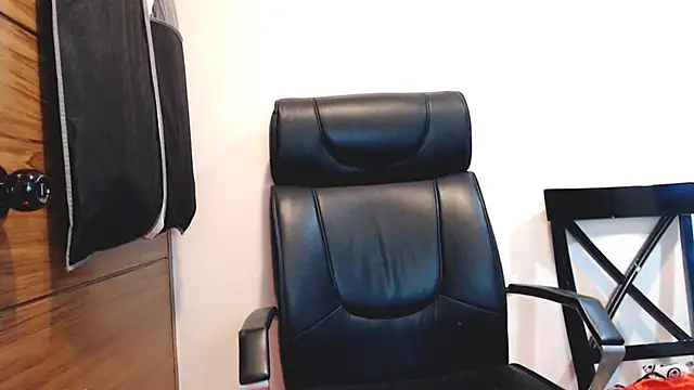 horsemeatcock ellison online show from 14, 4, 2026