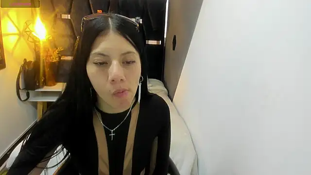 Abril Fox   online show from 4, 4, 2026