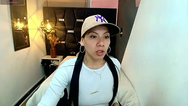 Snapshot of Abril_Fox__ chatting on 7, 5, 2026 Abril Fox online show from 7, 5, 2026