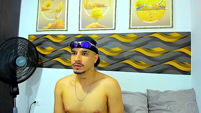 Leon Hotx online show from 4, 5, 2026