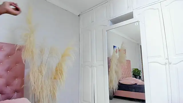 Red rubyy online show from 12, 3, 2026