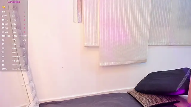 Zoe Evaanss  online show from 28, 5, 2026