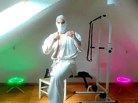 NinjaLaser online show from 19, 4, 2026