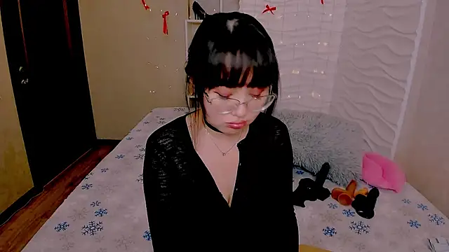 Akiko Yun online show from 18, 3, 2026