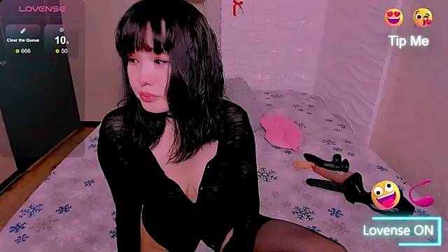 Akiko Yun online show from 29, 5, 2026