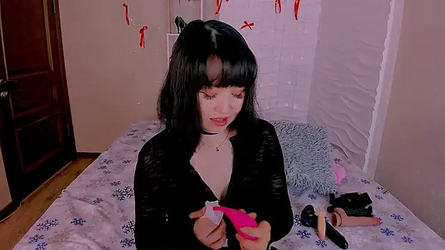 Akiko Yun online show from 17, 7, 2026