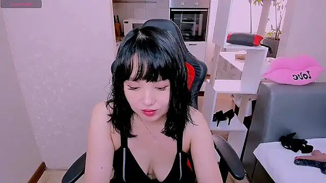 Akiko Yun online show from 10, 10, 2025