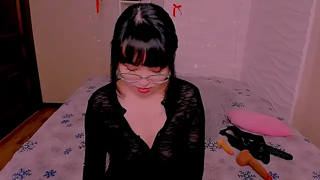 Akiko Yun online show from 17, 6, 2026