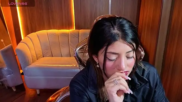 Lia queen tx online show from 16, 4, 2026