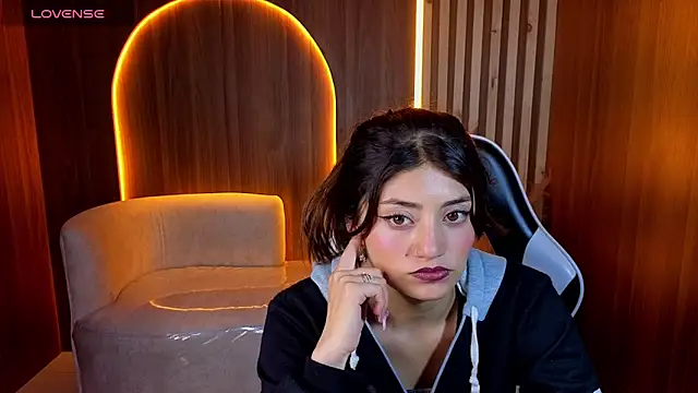Lia queen tx online show from 16, 5, 2026