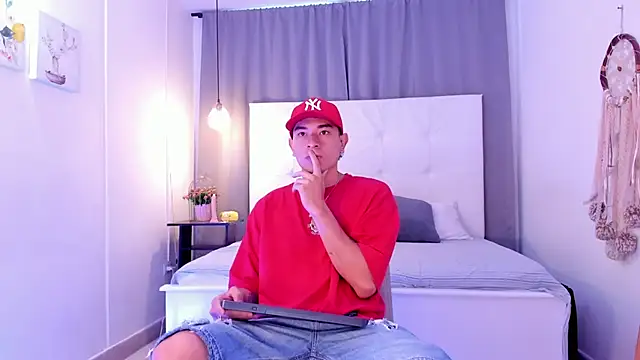Snapshot of Thiago_2003_ chatting on 4, 4, 2026 Thiago 2003 online show from 4, 4, 2026
