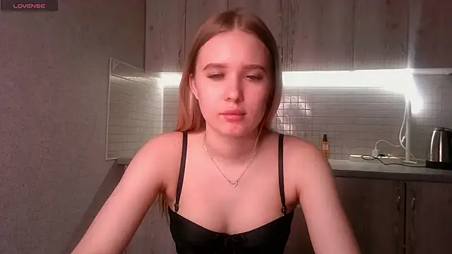 Snapshot of Alice_Pleasance chatting on 19, 6, 2026 Alice Pleasance online show from 19, 6, 2026