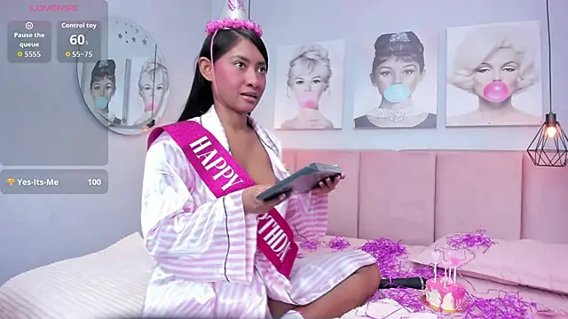 tifannygrey  online show from 28, 4, 2026