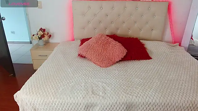 estrella hank online show from 12, 4, 2026