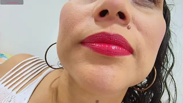 carlaantonellii online show from 15, 4, 2026