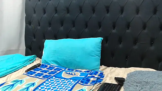 Dark Slim Thick online show from 25, 4, 2026