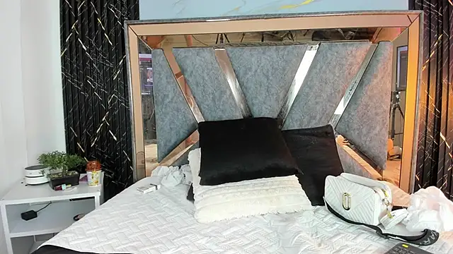 Hanna jonnes  online show from 12, 3, 2026