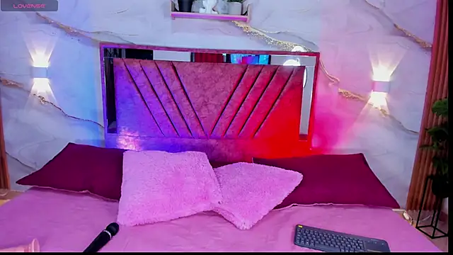sofi naughty   online show from 13, 4, 2026