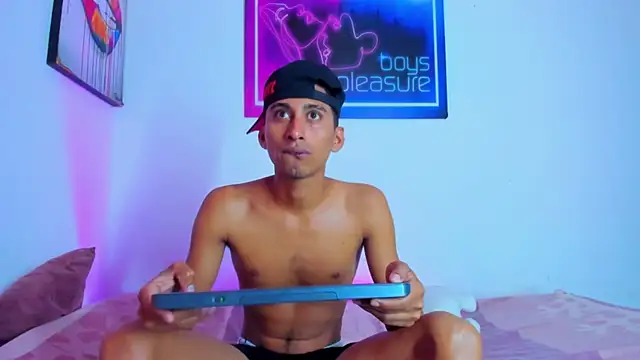 Boys xxx  online show from 19, 4, 2026