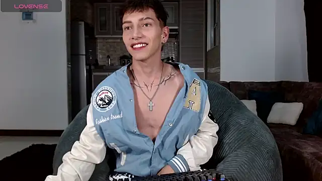 Snapshot of tiam_muller_fenix chatting on 6, 5, 2026 tiam muller fenix online show from 6, 5, 2026