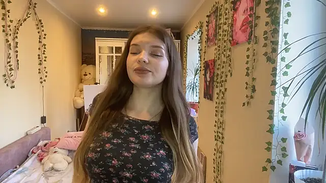 Lily  Moon  online show from 22, 3, 2026