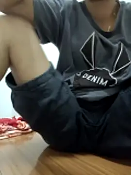 Sunny-yy online show from 5, 4, 2026