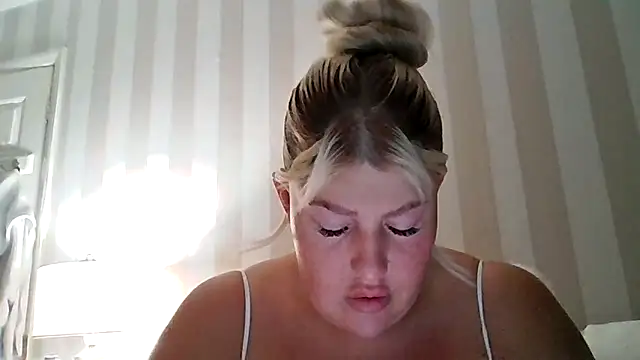 Lexi Laura online show from 18, 4, 2026