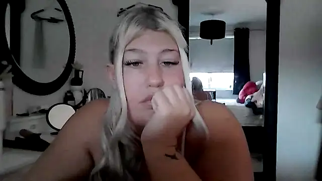 Lexi Laura online show from 13, 3, 2026