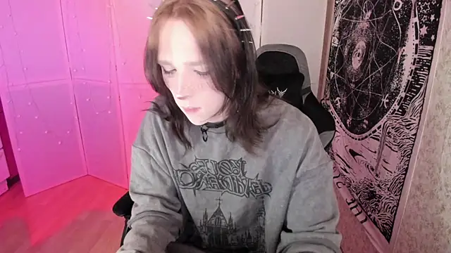 Snapshot of Simochka_w chatting on 13, 5, 2026 Simochka w online show from 13, 5, 2026