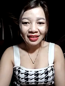 Yiyi102300 online show from 6, 4, 2026