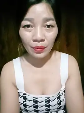 Snapshot of Yiyi102300 chatting on 27, 5, 2026 Yiyi102300 online show from 27, 5, 2026