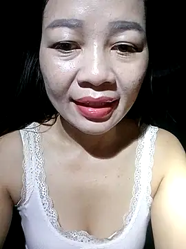 Snapshot of Yiyi102300 chatting on 7, 5, 2026 Yiyi102300 online show from 7, 5, 2026