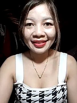 Yiyi102300 online show from 6, 4, 2026