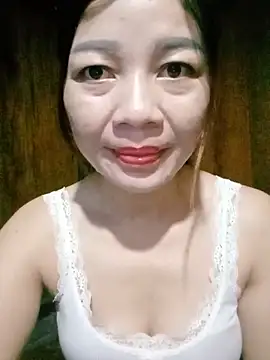 Snapshot of Yiyi102300 chatting on 2, 6, 2026 Yiyi102300 online show from 2, 6, 2026
