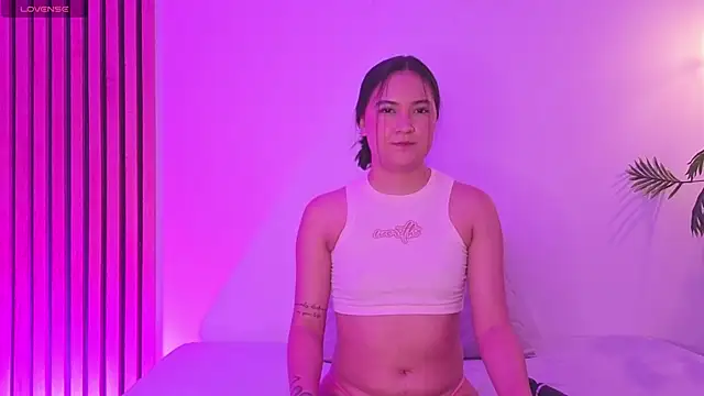 EmmaLopez11 online show from 5, 5, 2026