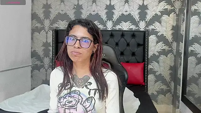 Emily Lopera online show from 21, 6, 2026
