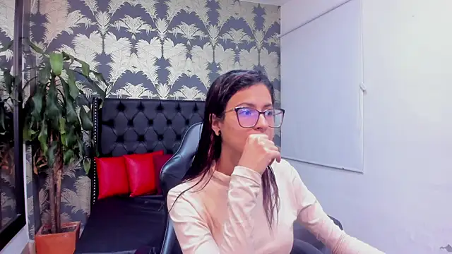 Emily Lopera online show from 30, 4, 2026