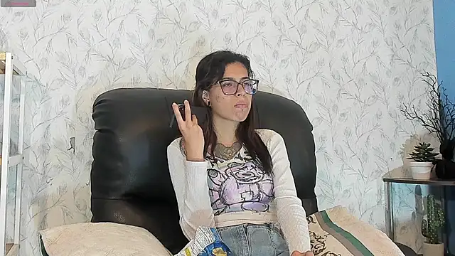 Emily Lopera online show from 24, 7, 2026